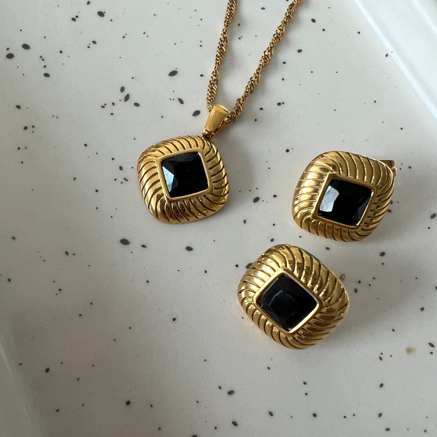Ralphie Necklace - Club Paradiso -
