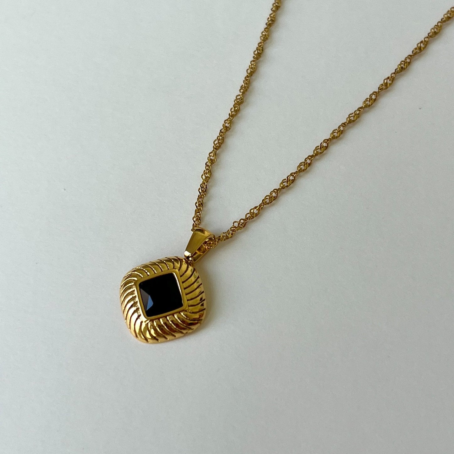 Ralphie Necklace - Club Paradiso -