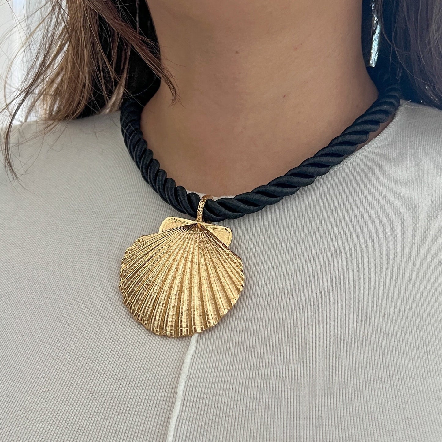 The Resort Shell - Club Paradiso - Necklace -