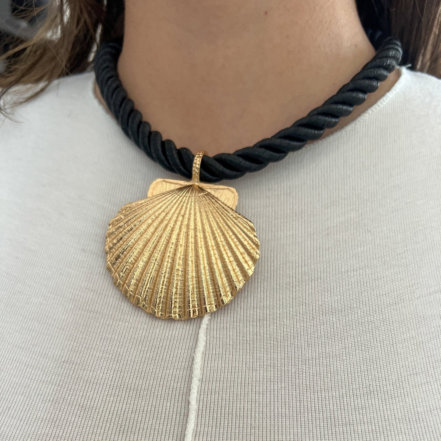 The Resort Shell - Club Paradiso - Necklace -