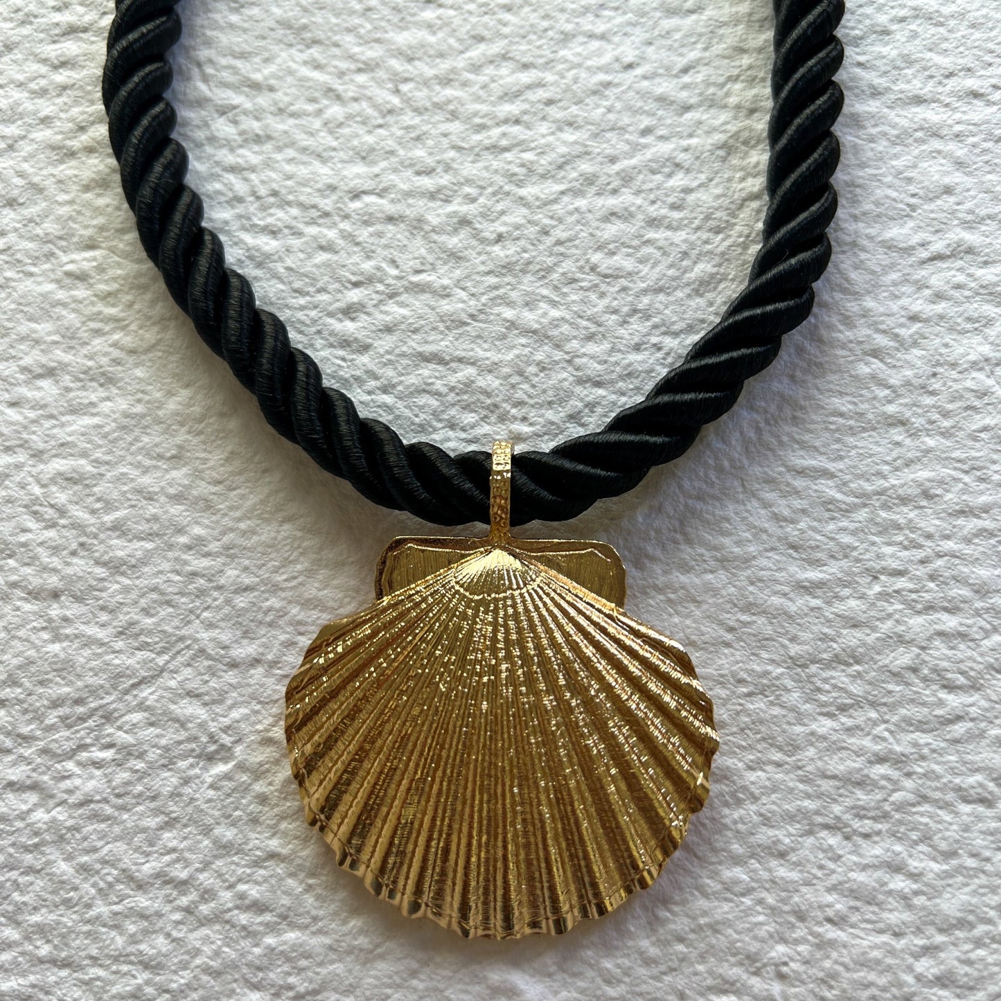 The Resort Shell - Club Paradiso - Necklace -
