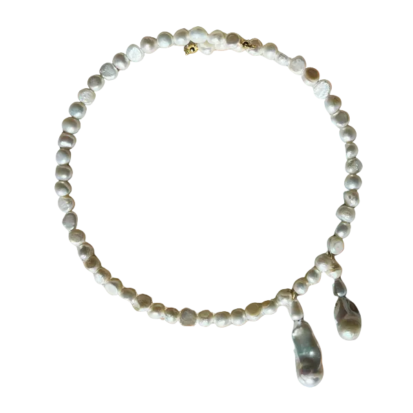 Handmade and carefully selected pieces.