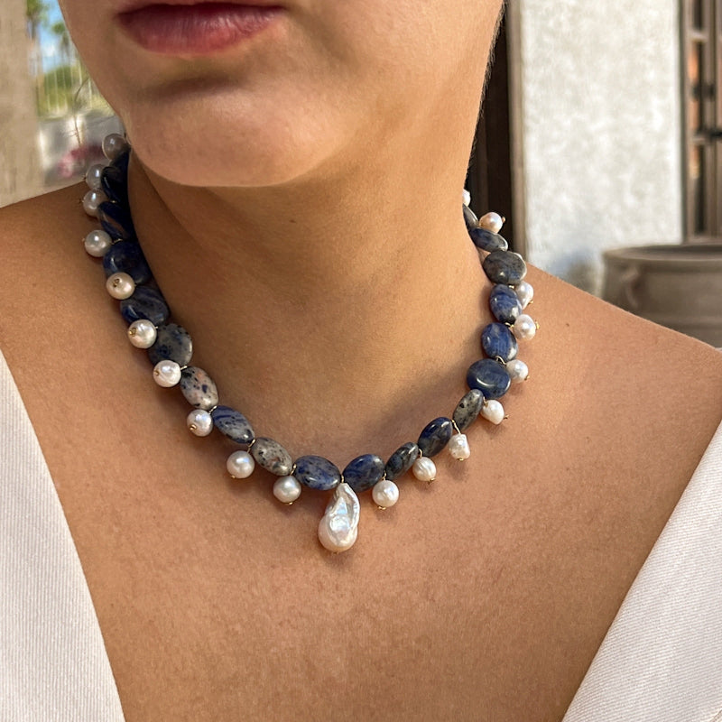 Detailed Oval Necklace