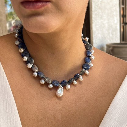 Detailed Oval Necklace