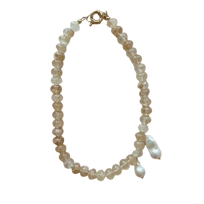 Handmade and carefully selected pieces.