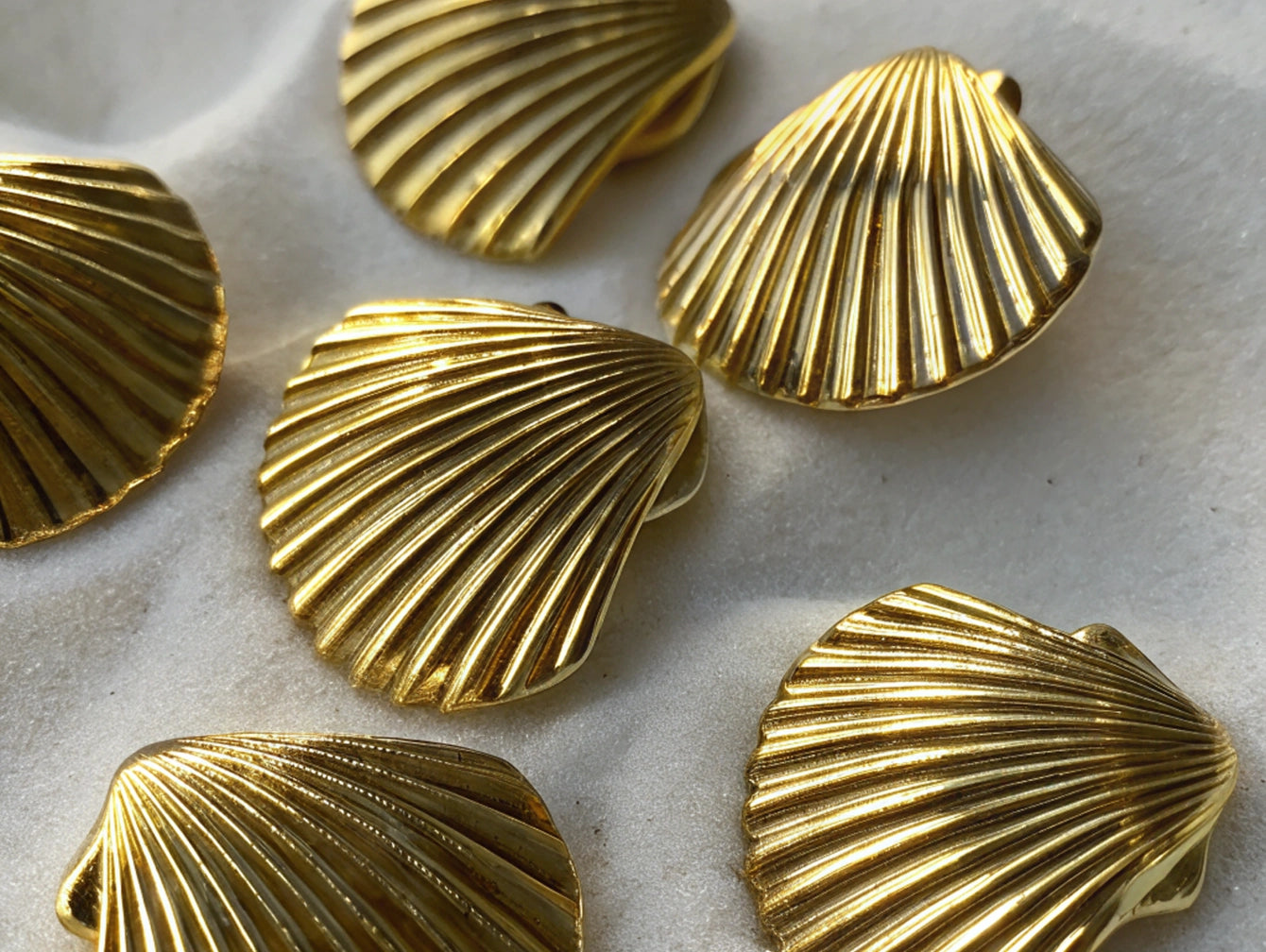 Handmade and carefully selected pieces.
