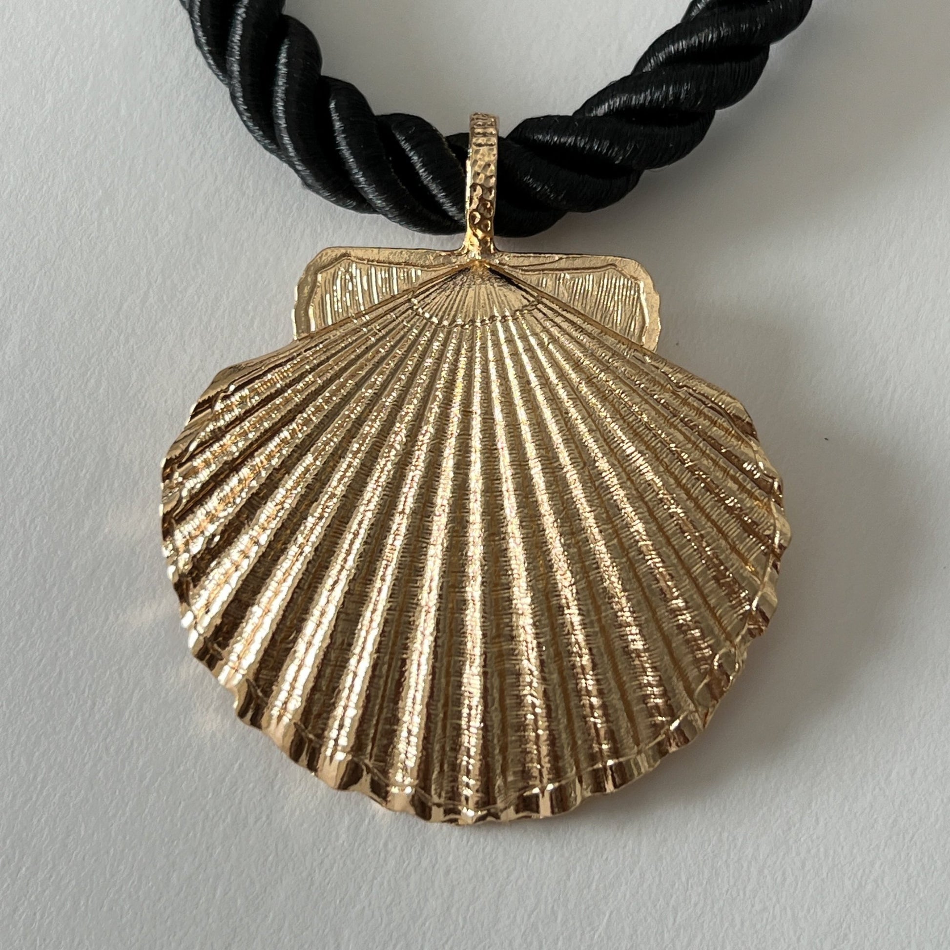 The Resort Shell - Club Paradiso - Necklace - 