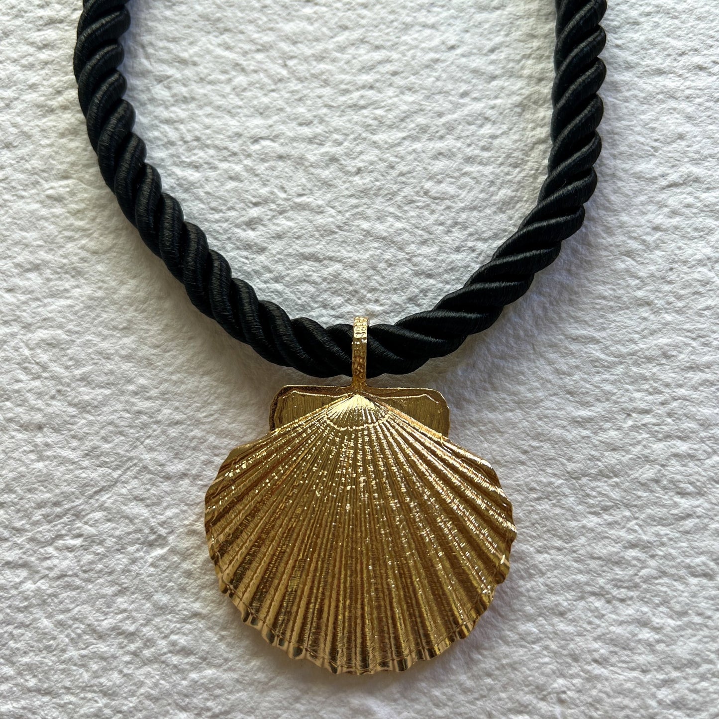 The Resort Shell - Club Paradiso - Necklace - 